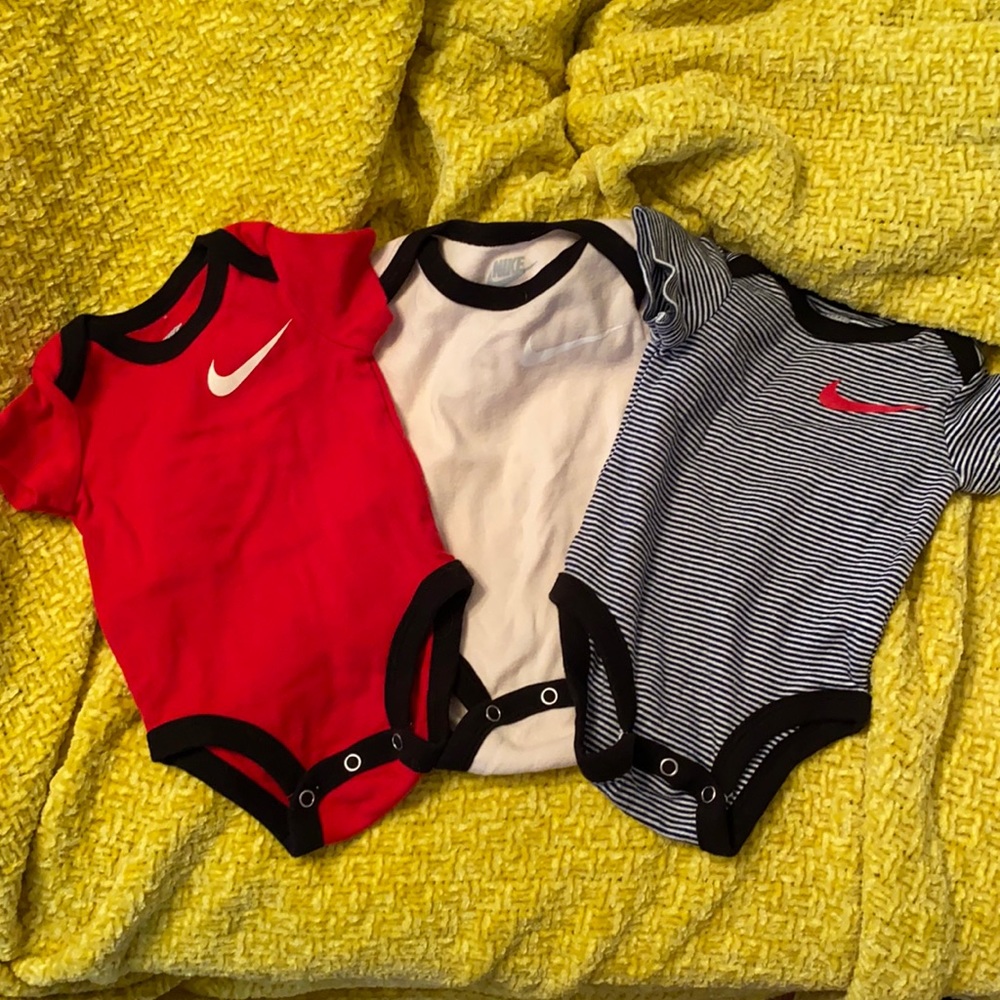 Nike 6m Onesie Bundle